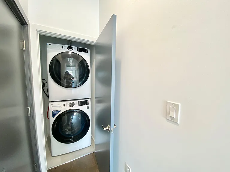 1233 N Franklin St #A7 — Photo 12