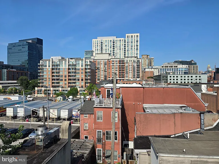704 S Bond St — Photo 37