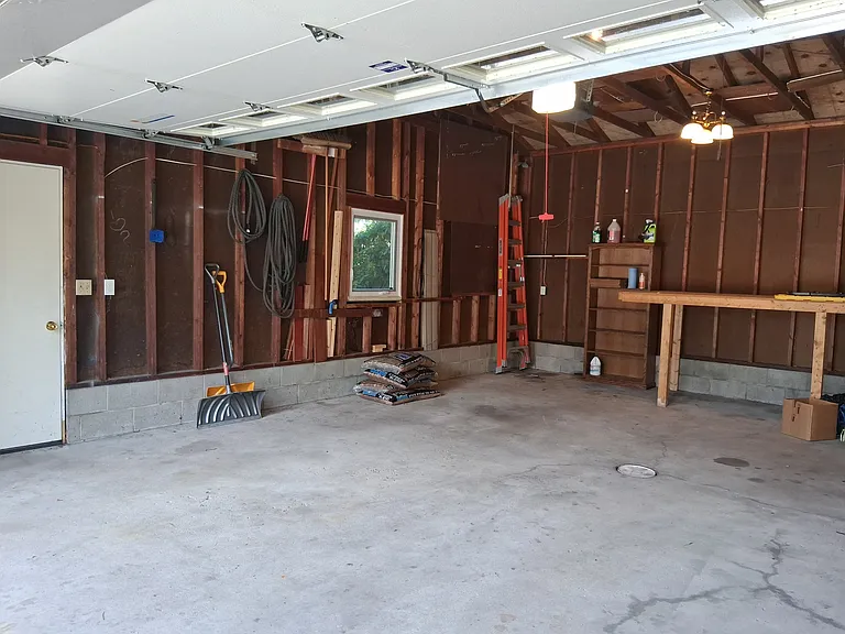 210 Elm St — Photo 24