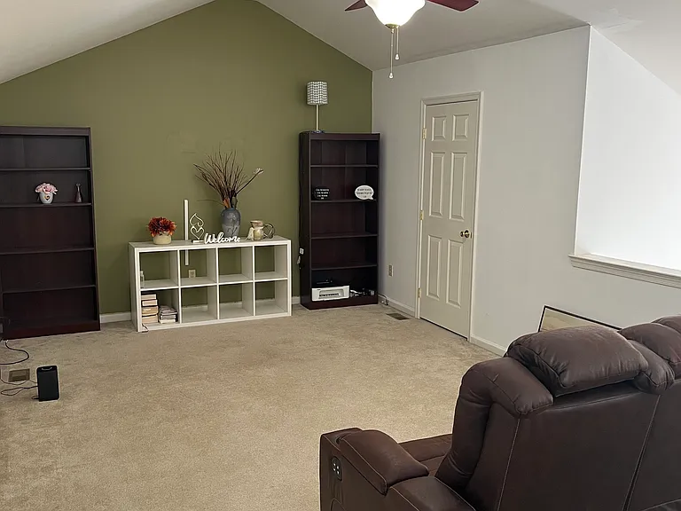 303 Victoria Way — Photo 16