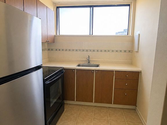 4th image of 4673 Jane St #811