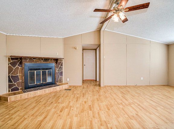 3rd image of 1079 Benbrook Dr