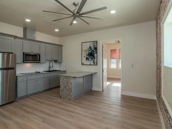 1956 High St #2, Selma, CA 93662