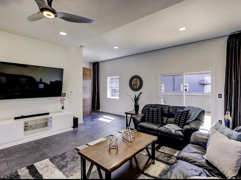 2335 Market St — Photo 10