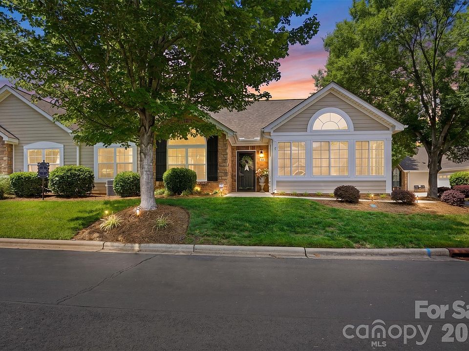 1st image of 227 Lone Oak Cir