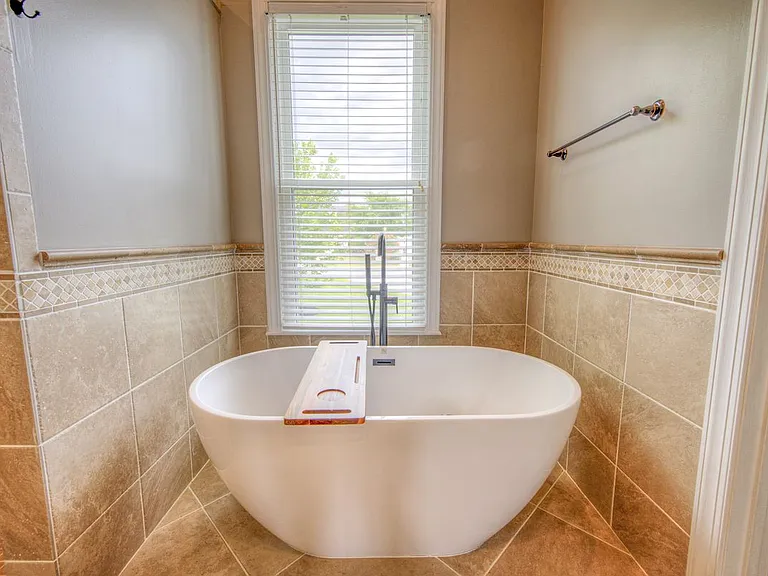 3771 Waterford Dr — Photo 18