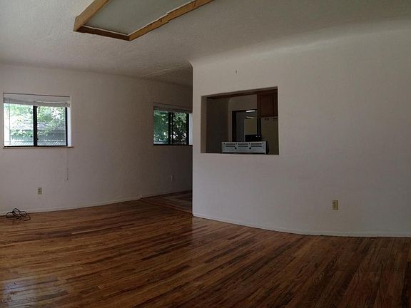 4th image of 737 Campbell St