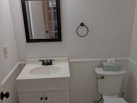 3rd image of 165 Heritage Farm Ln