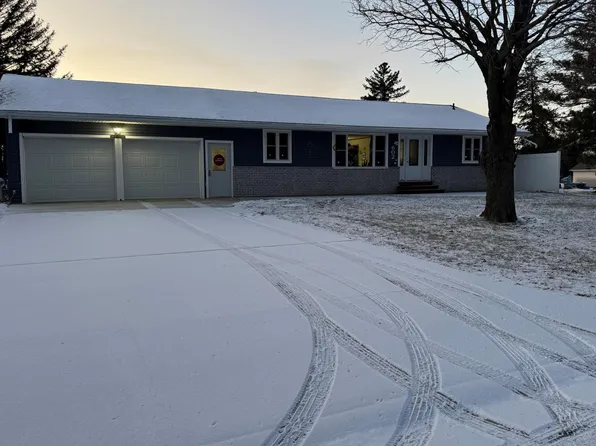 602 N 6th St, Olivia, MN 56277