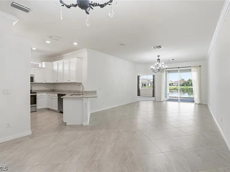 1835 Alameda Dr — Photo 4