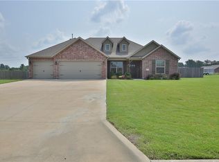 18045 Astor Dr, Fayetteville, AR 72704