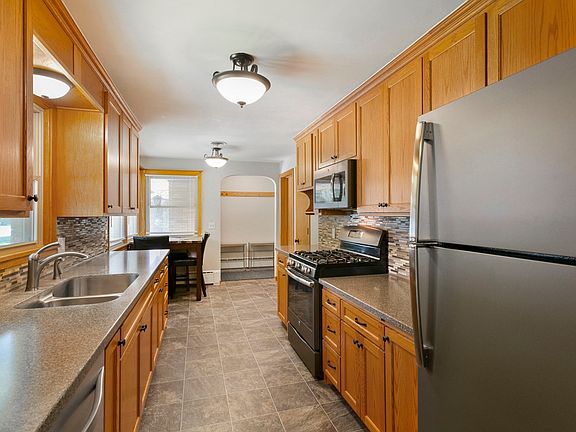 4th image of 115 Walnut St S