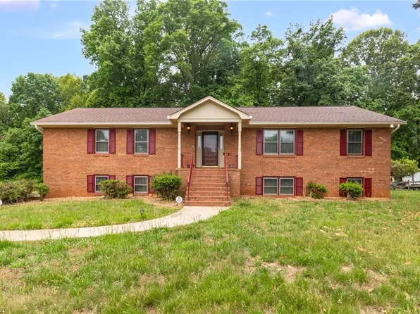 3326 Parrish Rd, Winston Salem, NC 27105
