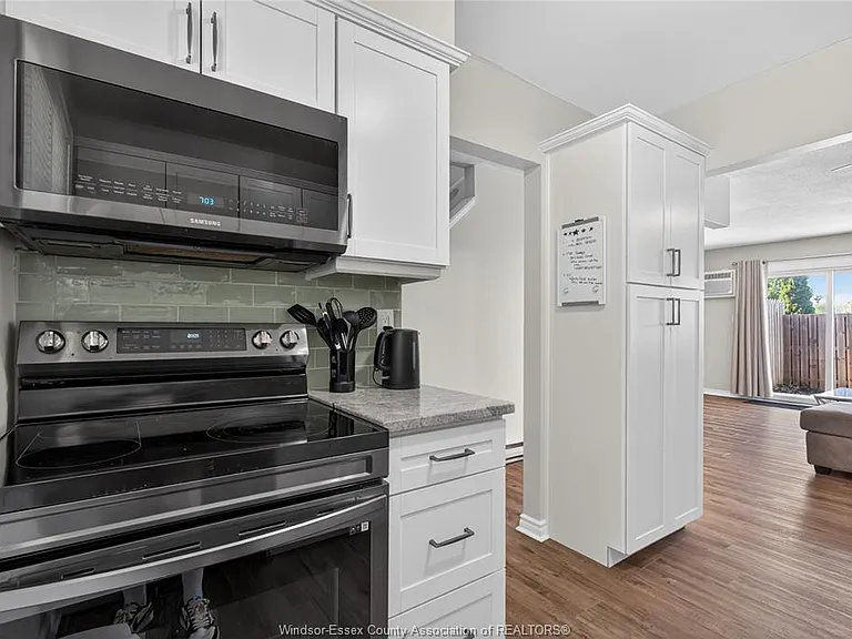 6298 Thornberry Cres — Photo 8