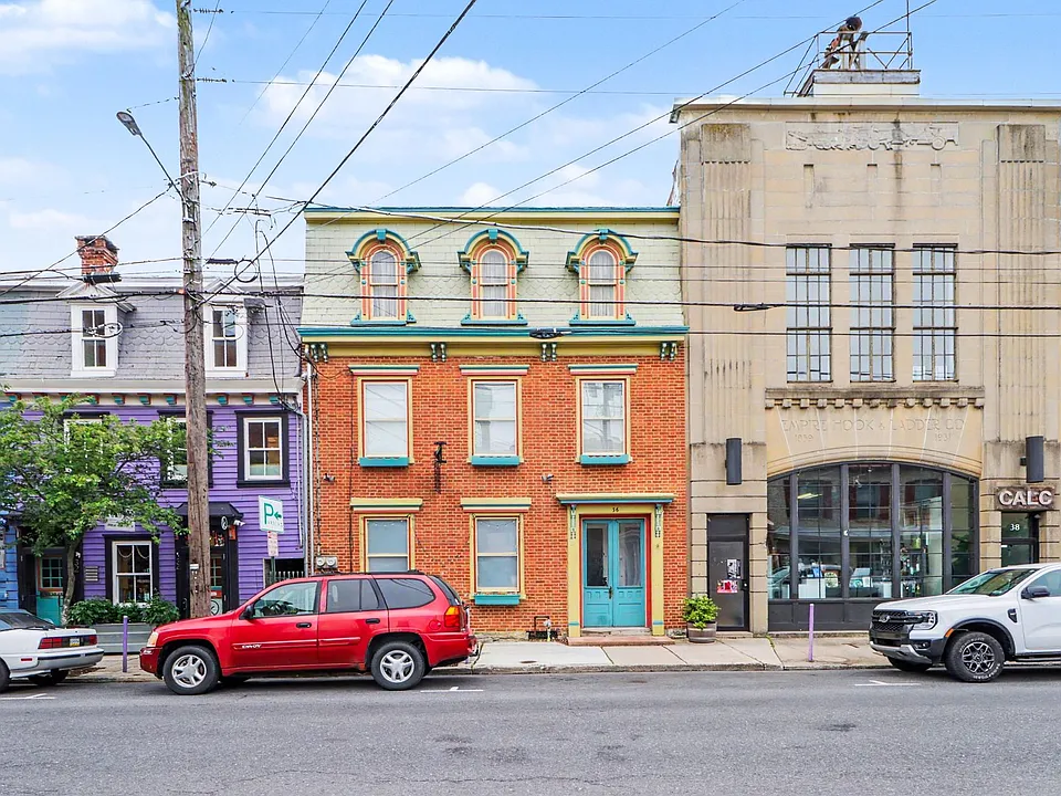 36 W Pomfret St