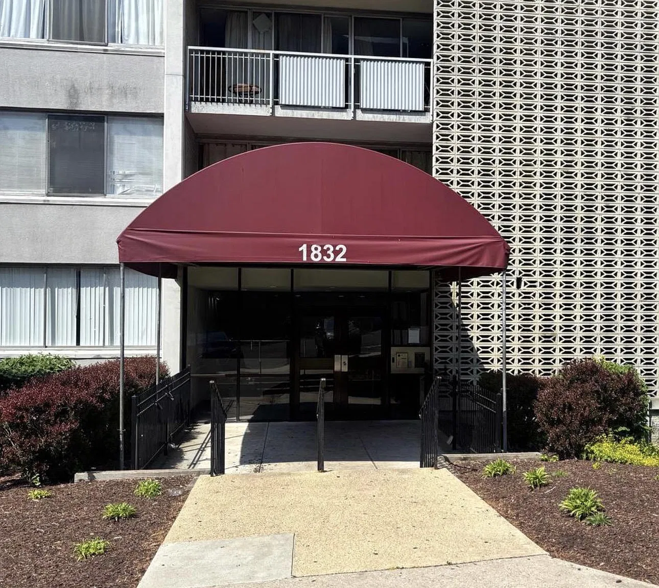Presidential Park Condo — Photo 1