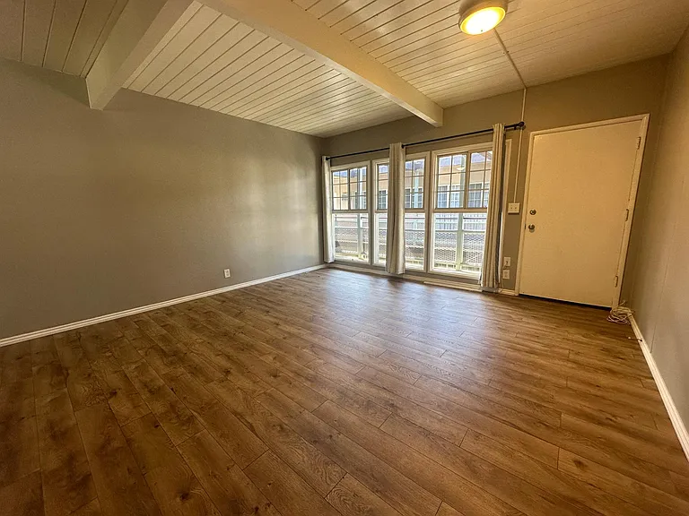 1732 State St #7 — Photo 3