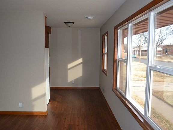 3rd image of 3235 S Richmond Ave