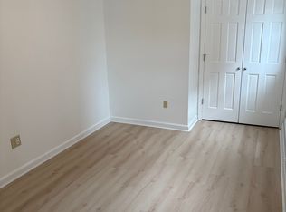 13 W School St #13, West Springfield, MA 01089