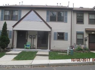 28 English Club Dr, Englishtown, NJ 07726