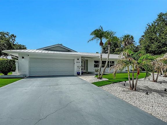 3rd image of 2828 SUNCREST DRIVE
