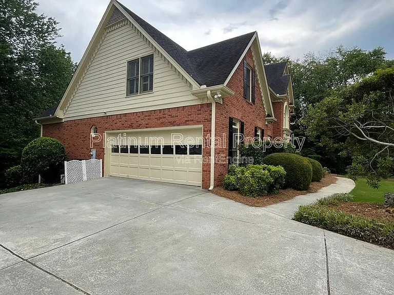 870 Ingleside Dr — Photo 4