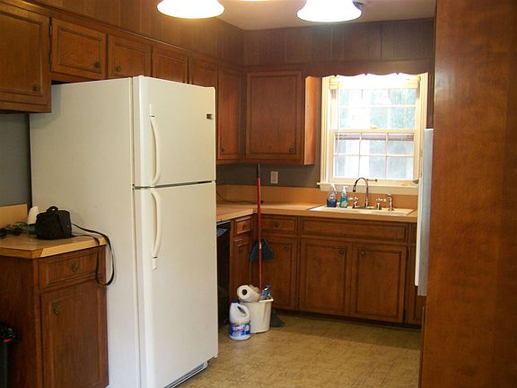 3rd image of 49 Coatsland Dr
