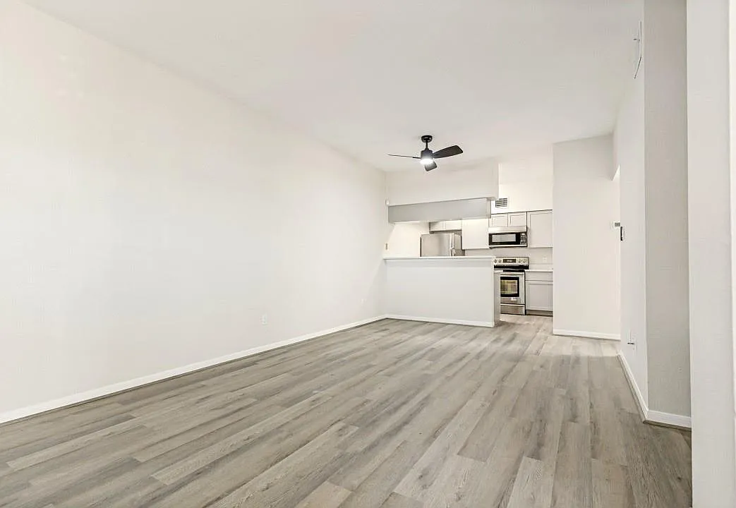 2 bed, 1.0 bath, 841 sqft, $1,300 — Photo 1