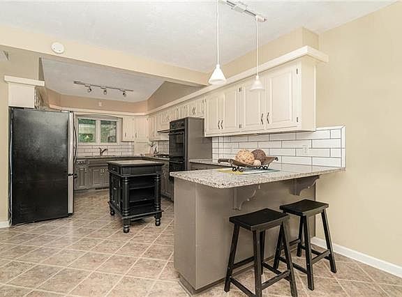 5th image of 10328 W 93rd Ter