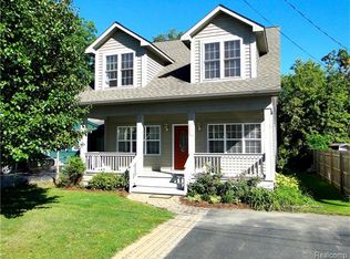 3030 Grove St, Keego Harbor, MI 48320