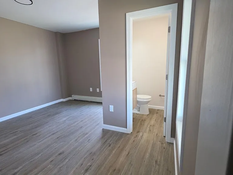 429 Burnside Ave — Photo 6