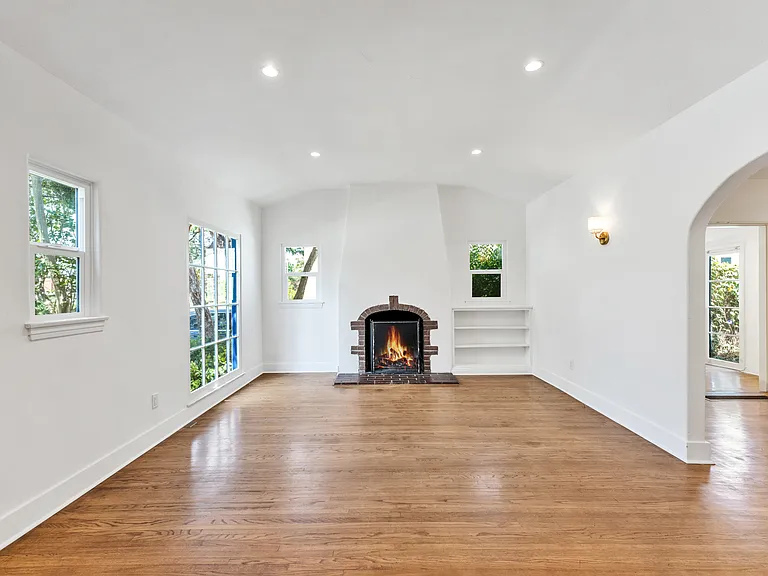 1039 W Roses Rd — Photo 7