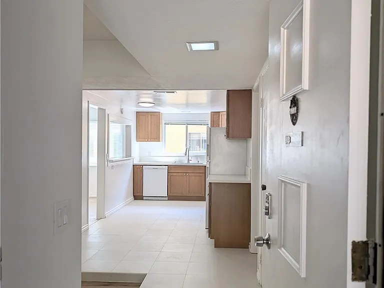 630 W Huntington Dr #103 — Photo 22