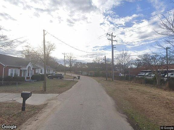 Exterior Neighborhood (street photo)