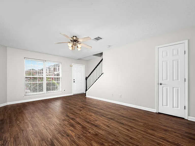 340 Stewarts Landing Cir — Photo 9