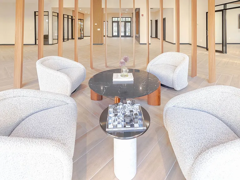 The Raphael - Beautifully Renovated! — Photo 19