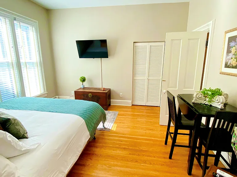410 Maple St — Photo 12
