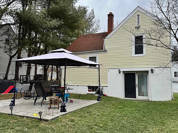 2nd image of 337 Mulberry St