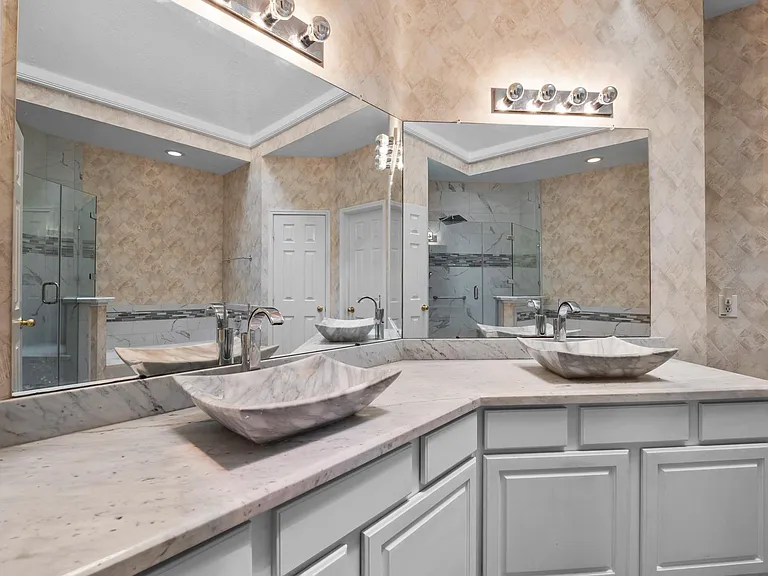 2723 Shelby Dr — Photo 12