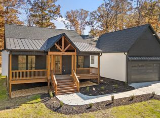 308 Cloud Rd, Trenton, GA 30752