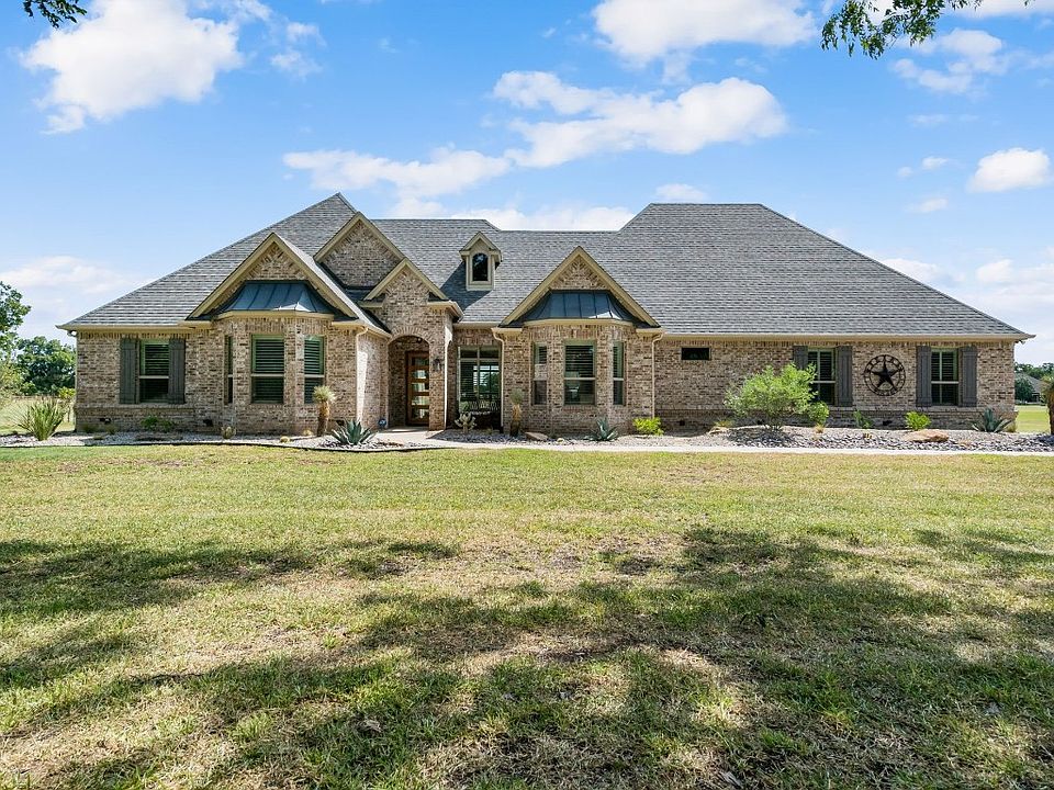 1st image of 105 Westmeadow Dr