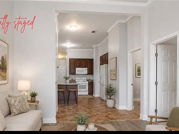 4th image of 821 De Armas St