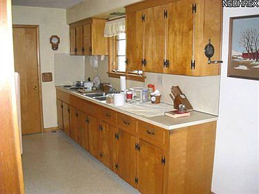 3rd image of 2835 Gretchen Dr NE
