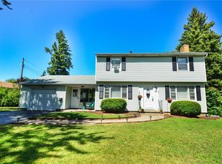 38 Edgebrook Ln, Rochester, NY 14617