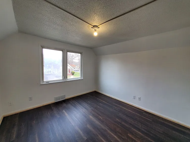 306 Charles St — Photo 13