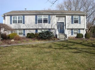42 Collins Ave, Warwick, RI 02818
