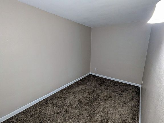 2nd image of 180 Elma Ave SE #180