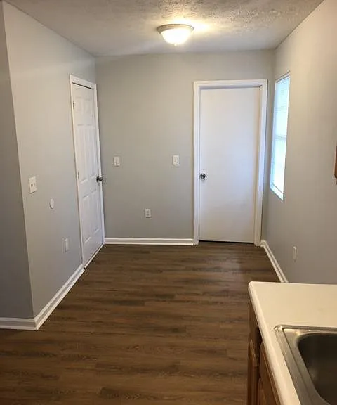 209 E Wilson St #75 — Photo 4