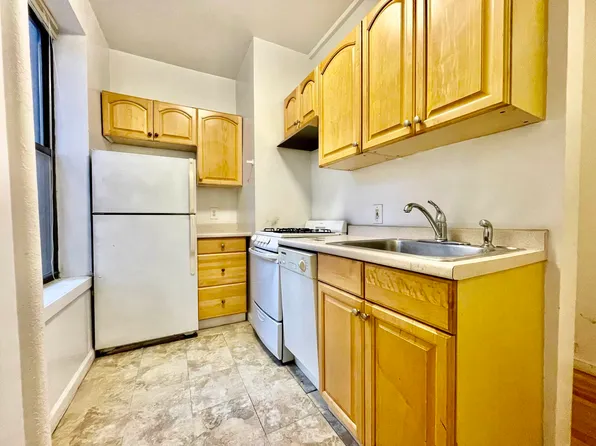 312 East 84th Street image 1 of 9