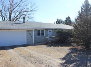 3405 Appleyard Rd, Wamego, KS 66547